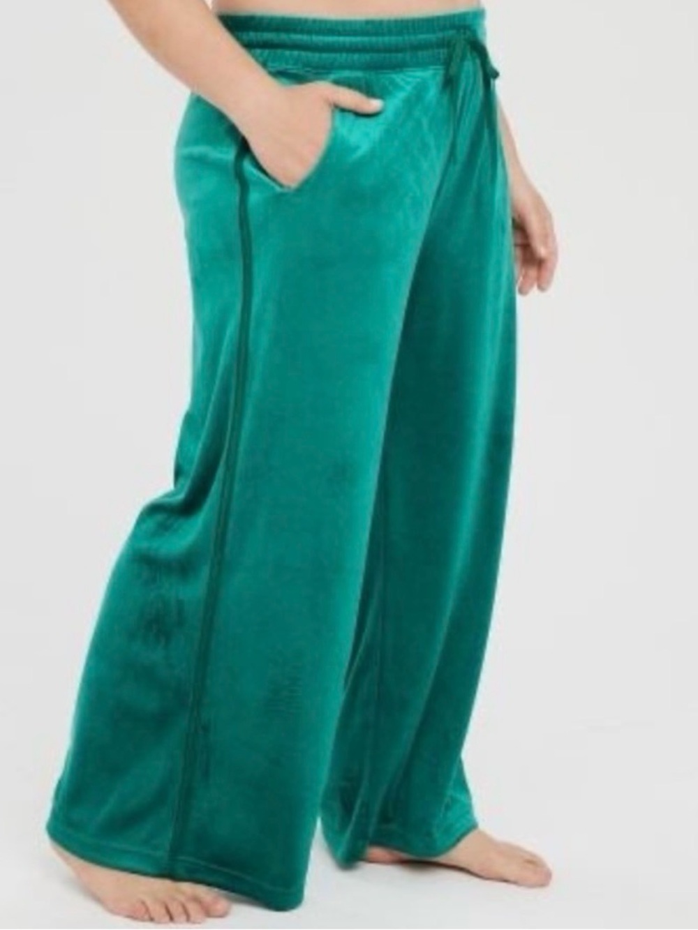 Y2K style women’s teal velour aerie pants